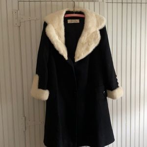 Vintage! Heidi New York coat. Gorgeous piece to add to your vintage collection!